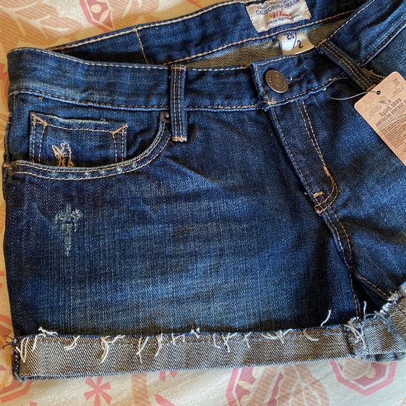 WHOAU Women’s Denim Shorts - Picture 4 of 6